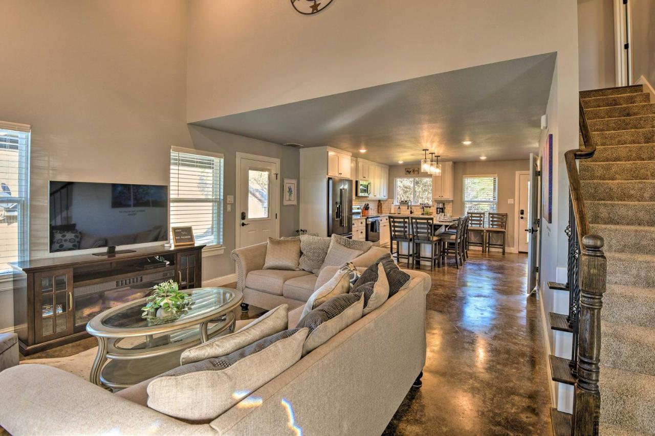 Granbury Home With Hot Tub And Furnished Patio! 외부 사진