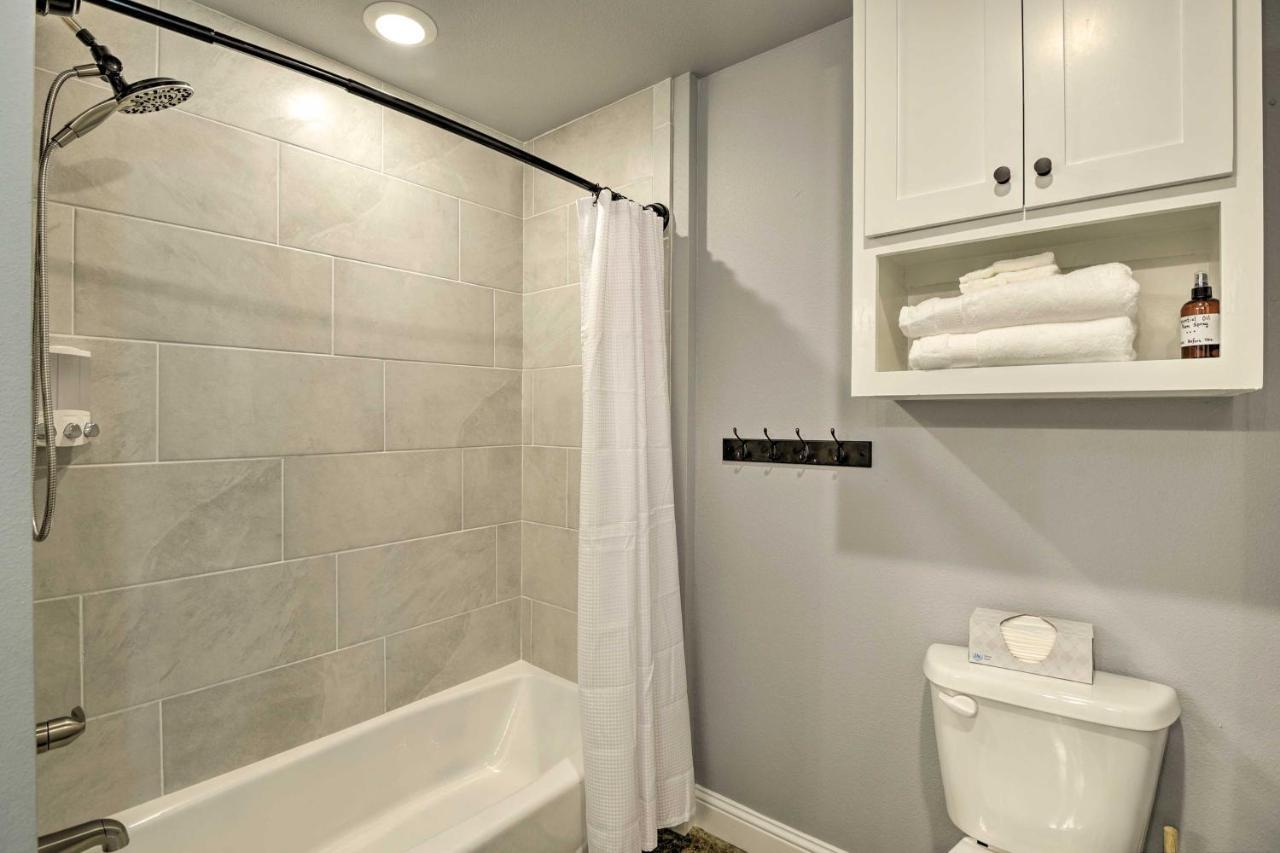 Granbury Home With Hot Tub And Furnished Patio! 외부 사진