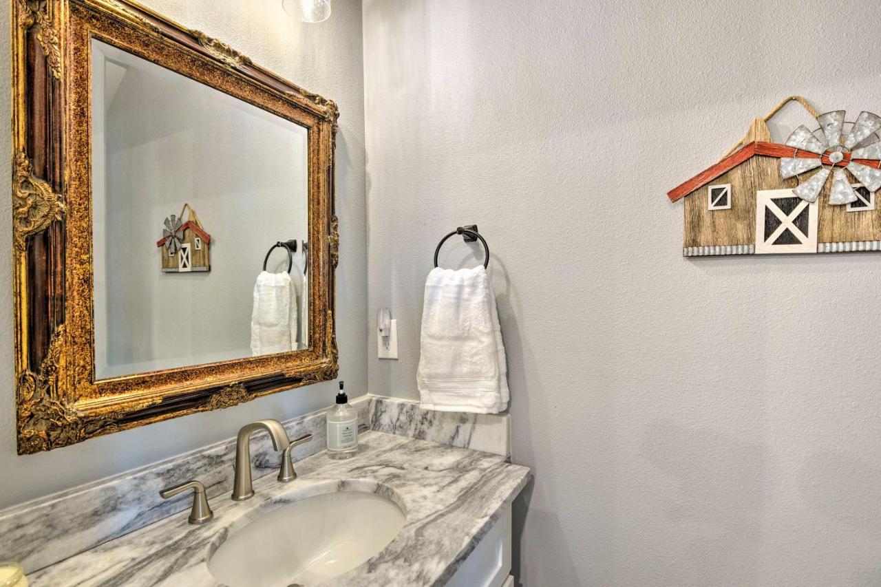 Granbury Home With Hot Tub And Furnished Patio! 외부 사진