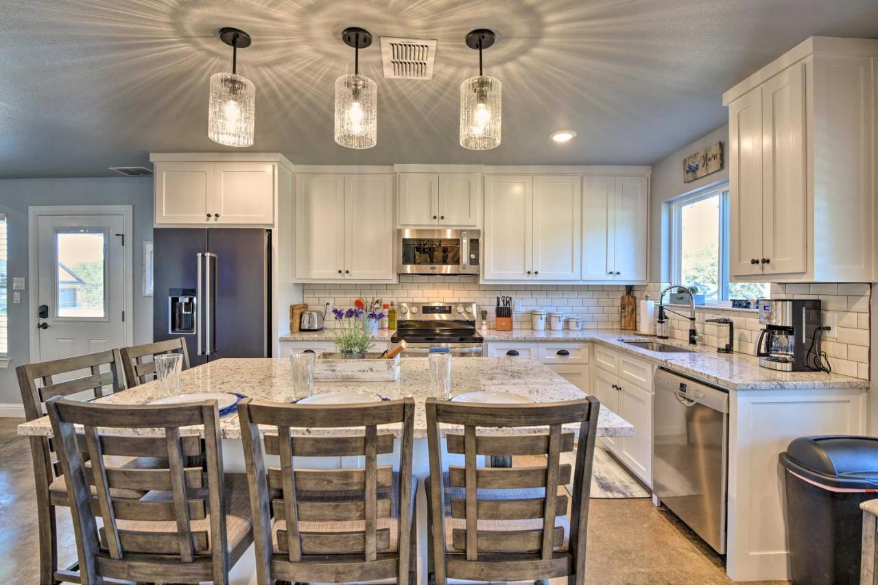 Granbury Home With Hot Tub And Furnished Patio! 외부 사진