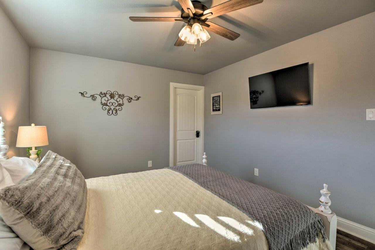 Granbury Home With Hot Tub And Furnished Patio! 외부 사진