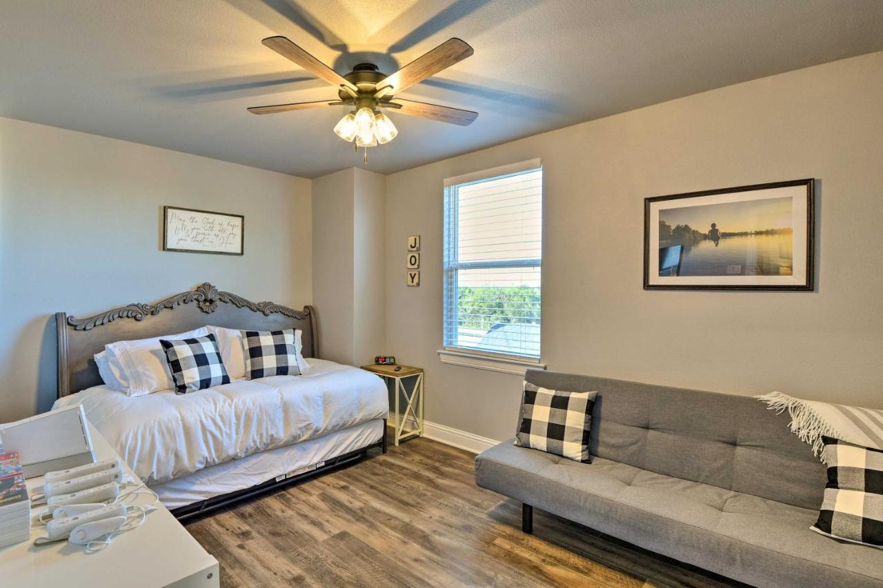 Granbury Home With Hot Tub And Furnished Patio! 외부 사진
