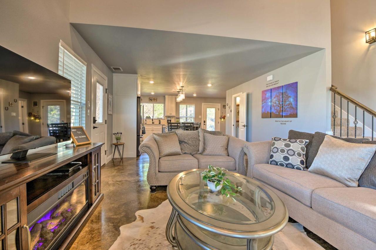 Granbury Home With Hot Tub And Furnished Patio! 외부 사진