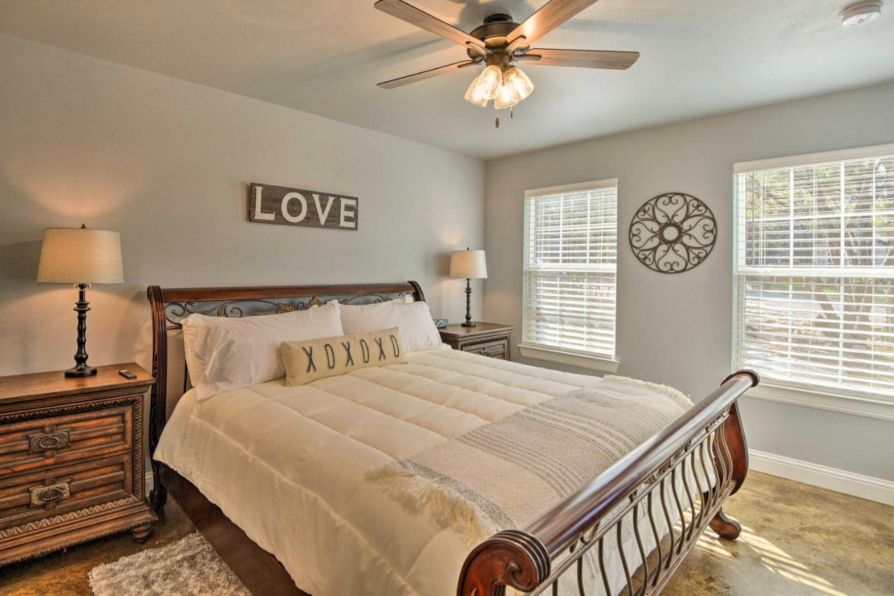 Granbury Home With Hot Tub And Furnished Patio! 외부 사진