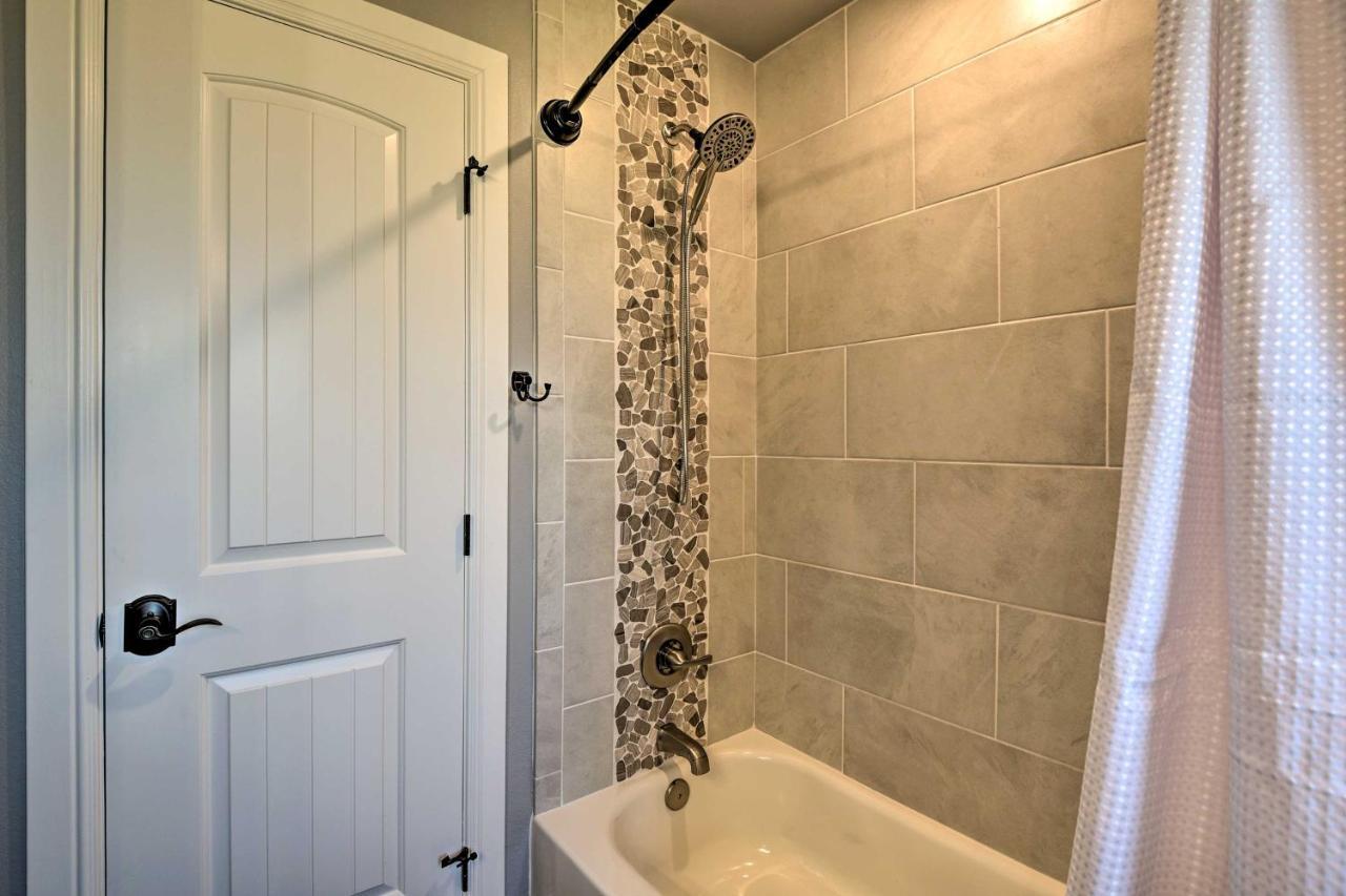 Granbury Home With Hot Tub And Furnished Patio! 외부 사진