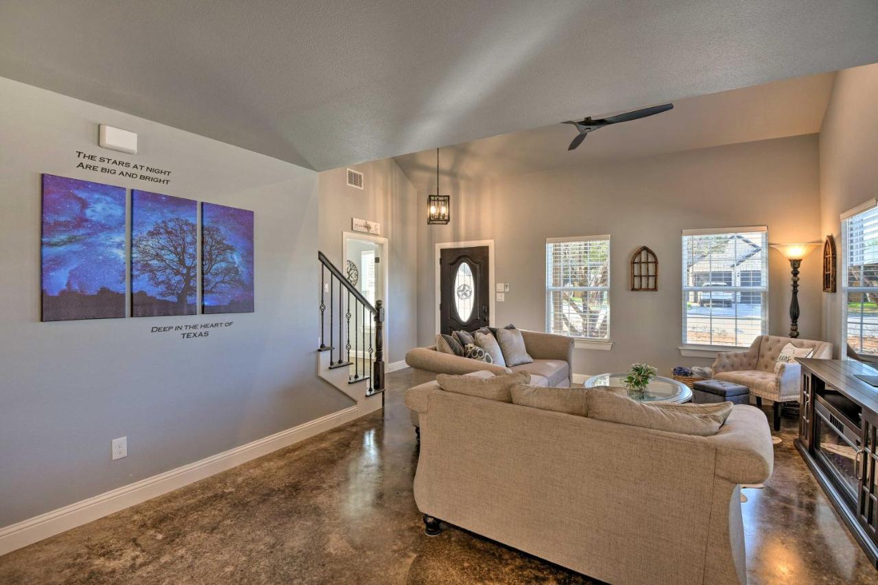 Granbury Home With Hot Tub And Furnished Patio! 외부 사진