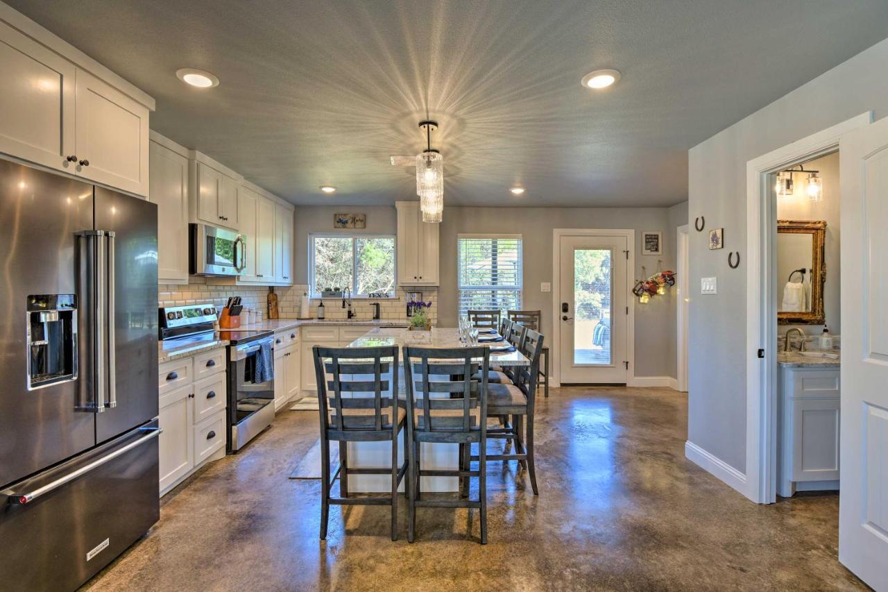 Granbury Home With Hot Tub And Furnished Patio! 외부 사진