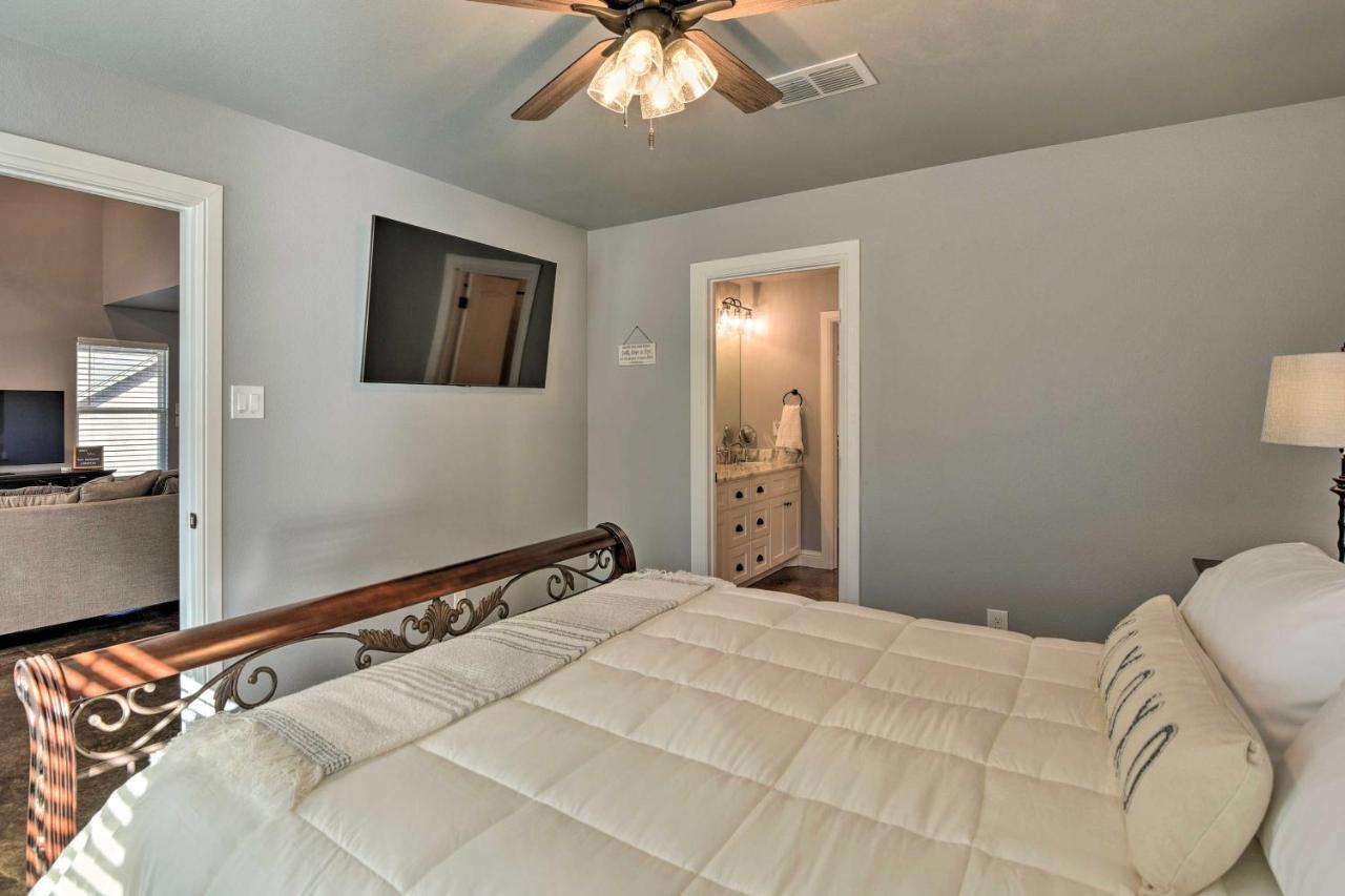 Granbury Home With Hot Tub And Furnished Patio! 외부 사진