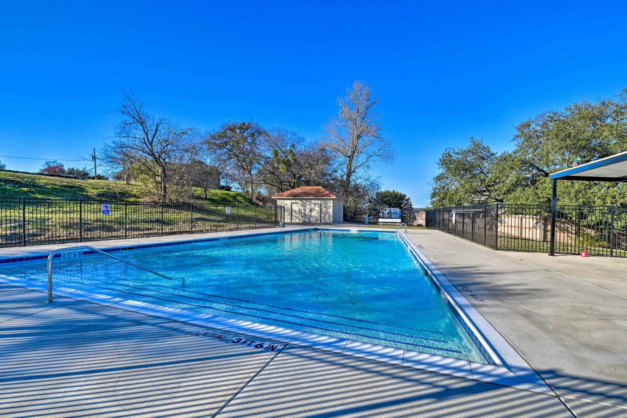 Granbury Home With Hot Tub And Furnished Patio! 외부 사진