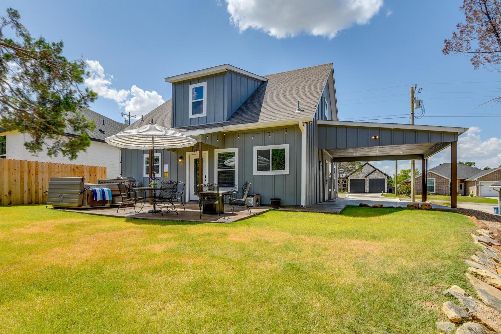Granbury Home With Hot Tub And Furnished Patio! 외부 사진
