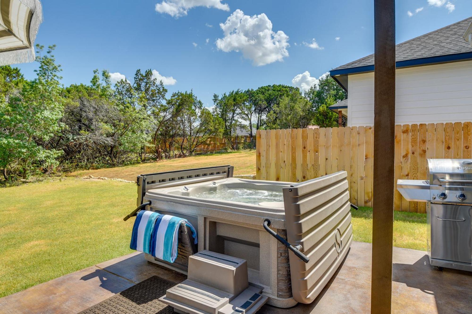 Granbury Home With Hot Tub And Furnished Patio! 외부 사진