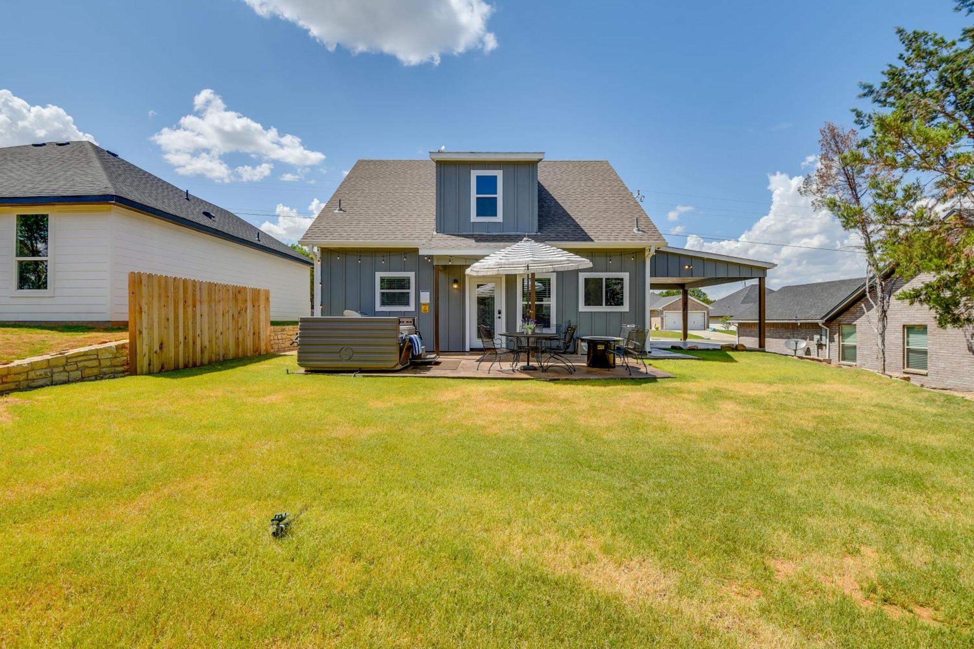 Granbury Home With Hot Tub And Furnished Patio! 외부 사진