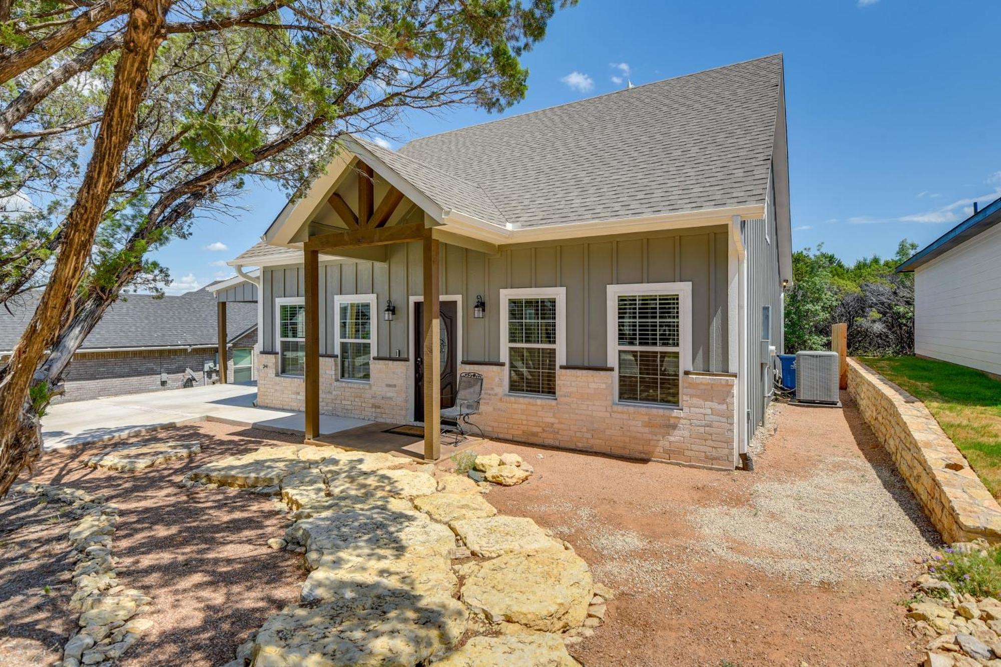 Granbury Home With Hot Tub And Furnished Patio! 외부 사진